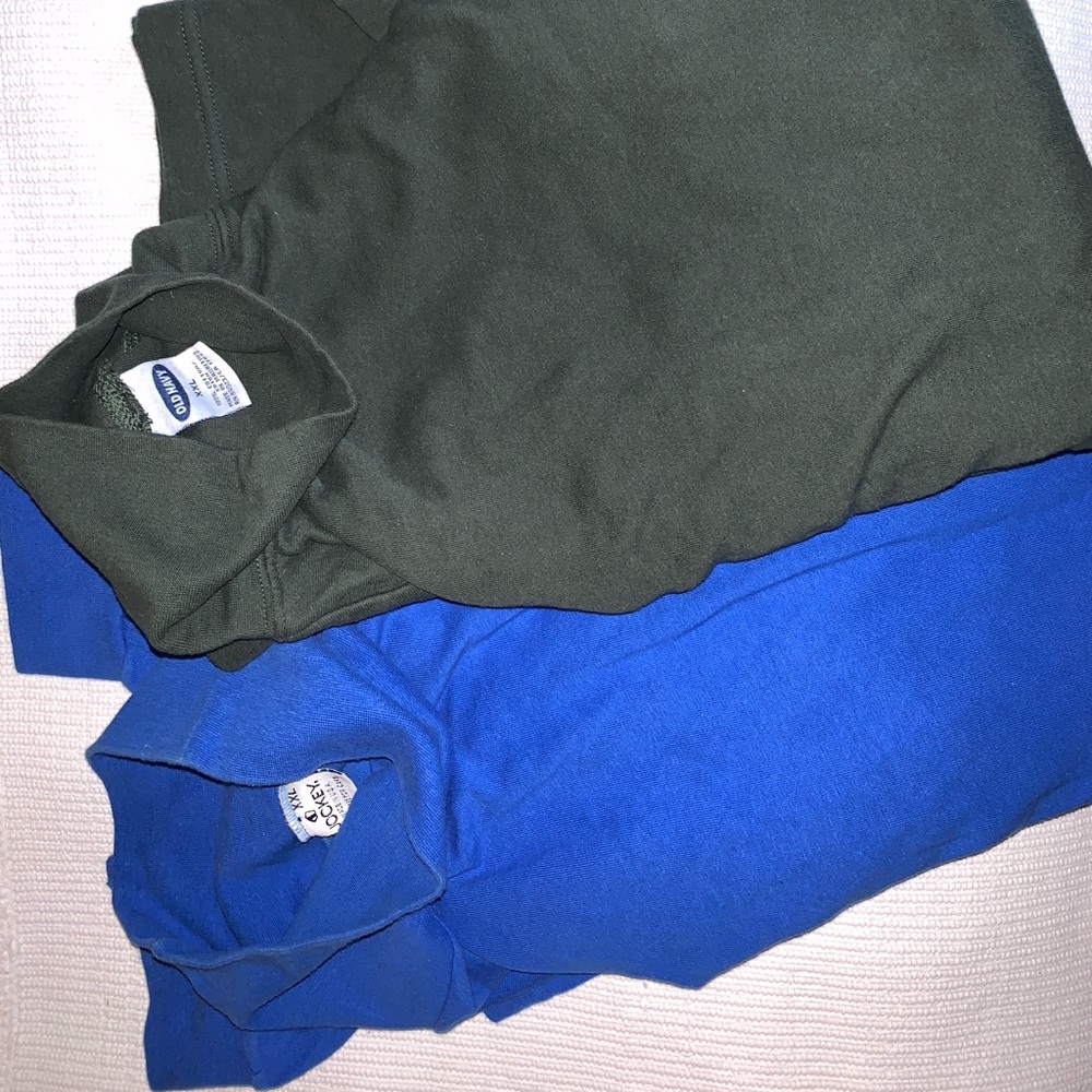 Pair of 2 turtlenecks size xxl.